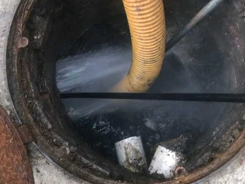 专业管道疏通马桶疏通维修水管水龙头三角阀洁具取断丝
